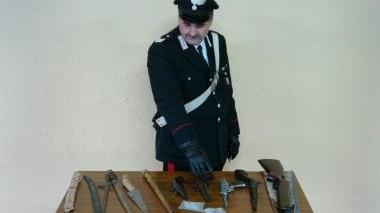 <b>CARABINIERI</b> La pistola del delitto e le altre armi sequestrate a Serreti