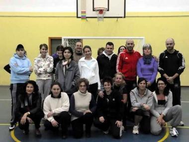 Foto di gruppo con gli insegnanti al corso di autodifesa 