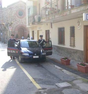 La stazione dei carabinieri di Rio Marina che ha rintracciato i due aggressori    