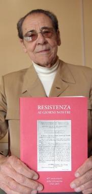 Giorgio Vecchiani mentre presenta un libro sulla Resistenza 