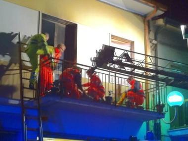 <b>DRAMMA NELLA NOTTE.</b> I soccorsi alla donna ustionata sul terrazzo della casa di via Fratti 