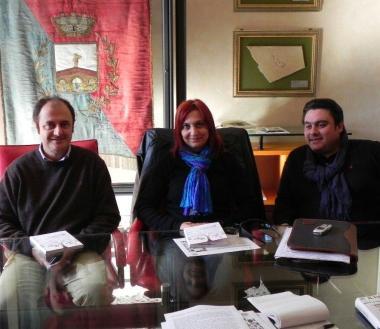 I disegni dei ragazzi diventano oggetti per rilanciare il legno