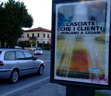 Uno dei cartelloni della campagna pubblicitaria della Gesam che hanno suscitato tante proteste tra i cittadini, nel clero e su Facebook (Vip) 