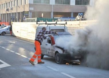 La Fiat Fiorino che va a fuoco  