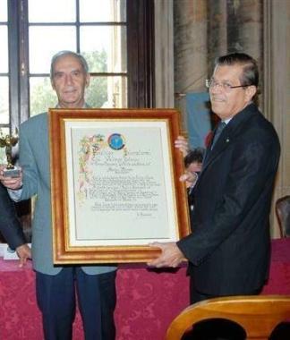 Sandro Munari riceve il premio del Panathlon club Valdarno 