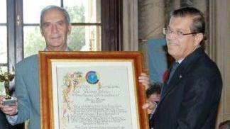 Sandro Munari riceve il premio del Panathlon club Valdarno