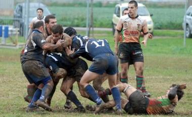I giocatori del Rufus San Vincenzo mentre bloccano un avversario 