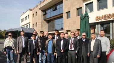 Foto di gruppo delle delegazioni in visita e dei dirigenti di Interporto