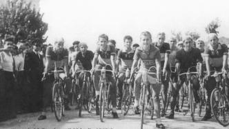 <b>18 luglio 1948</b>. La partenza della corsa ciclistica antesignana del Gran Premio di Camaiore