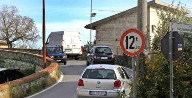 Il ponte sullOmbrone, alla Caserana, al confine con il territorio pratese 