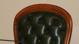 Tutti pazzi per quella poltrona