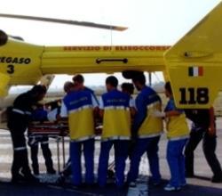 Fa un volo con l'auto e "piomba" sulla provinciale