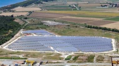 Impianto con 60mila pannelli fotovoltaici in Bocca di Cornia