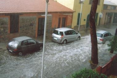 Una foto di allagamenti in via Cadorna  