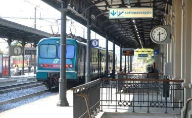 TRENI - ARRIVI E PARTENZE