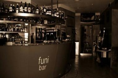 Il bancone del Funi Bar    