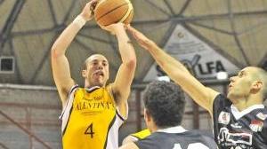 Sestucci e Martina contrastano Giannini del Valentina’s Bottegone nel match giocato in casa dei pistoiesi