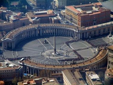 Una veduta dallalto di piazza San Pietro 