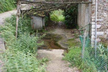 <b>NAUSEANTE.</b> Uno degli sversamenti nello Stazzemese 