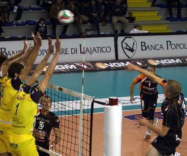Unazione dattacco della Ngm Lupi   