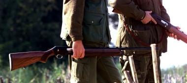 Cacciatori in attesa della preda: luomo sorpreso a Forcoli sparava dallauto 
