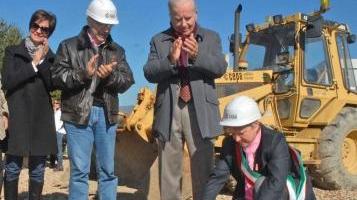 Il sindaco Gori posa la prima pietra del cantiere
