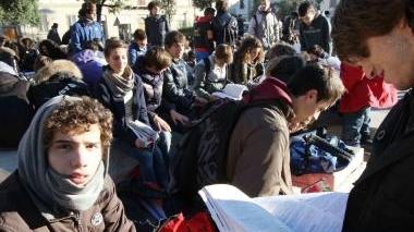 Hanno protestato con i libri in mano