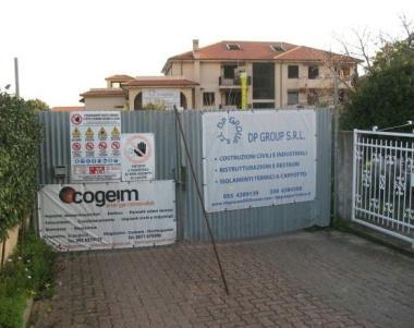 Il cantiere del residence Saint Claire nel febbraio scorso quando i lavori furono sospesi  