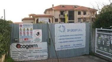 Il cantiere del residence Saint Claire nel febbraio scorso quando i lavori furono sospesi
