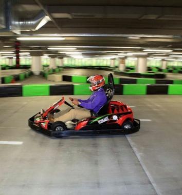 Uno dei mezzi impegnato sul circuito 