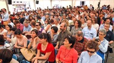 Platea da tutto esaurito nel maggio scorso per il festival “Dialoghi sull’uomo”