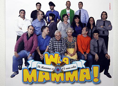 Sorrisi ed ironia in salsa pratese con "W la mamma"