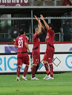 Livorno ancora travolgente: affondata la Reggina con un secco 3-0