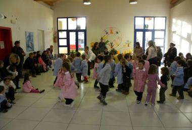 Un momento della festa dellaccoglienza allasilo il Girotondo di Cascina 