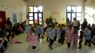 Un momento della festa dell’accoglienza all’asilo il Girotondo di Cascina