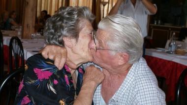 FRANCA E GIOVANNI Festeggiano le nozze di diamante. Auguri dai figli, dalle nuore, dai nipoti ...