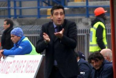 Il tecnico Alfredo Aglietti durante il match 