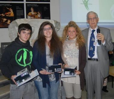 I tre studenti dell artistico premiati dalla Bianco Airone   