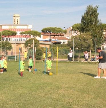 Una delle tante scuole calcio nate nella provincia apuana 