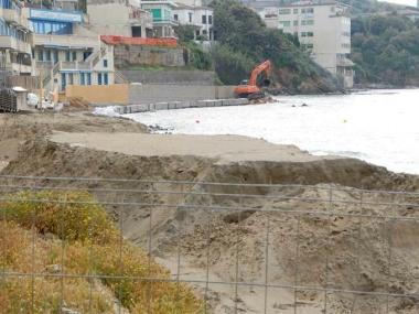 La spiaggia di Salivoli in questi giorni 
