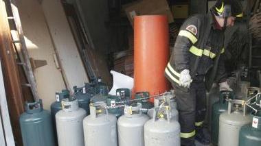 Blitz contro sovraffollamento e bombole