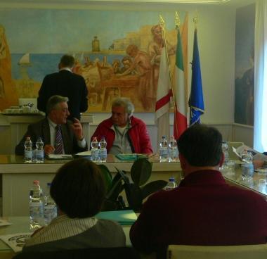 Un momento dellincontro fra sindaci 