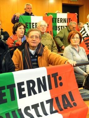 Gruppo di ex operai esposti allamianto 