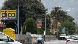 Una manovra di ingresso sulla via Aurelia che presto sarà vietata con la nuova segnaletica che il Comune intende predisporre tra Pontenuovo e la rotonda del sottovia di ingresso alla città