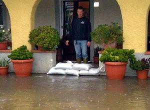 Allagamenti in mezza Toscana In difficoltà i traghetti per l'Elba