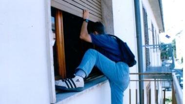 Un ladro in azione