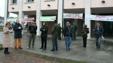 I vigili urbani di Rosignano durante una delle proteste