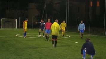 Un momento dell’apertura del campo di calcetto