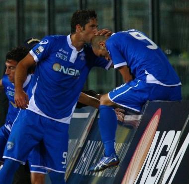 Levan Mchedlidze celebra cos&igrave; uno dei gol realizzati da Claudio Coralli 