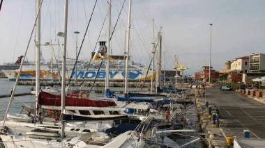 Barche ormeggiate nella zona dei rimorchiatori